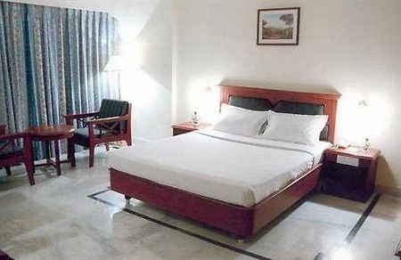 Hotel The Vijay Park Chennai Zewnętrze zdjęcie